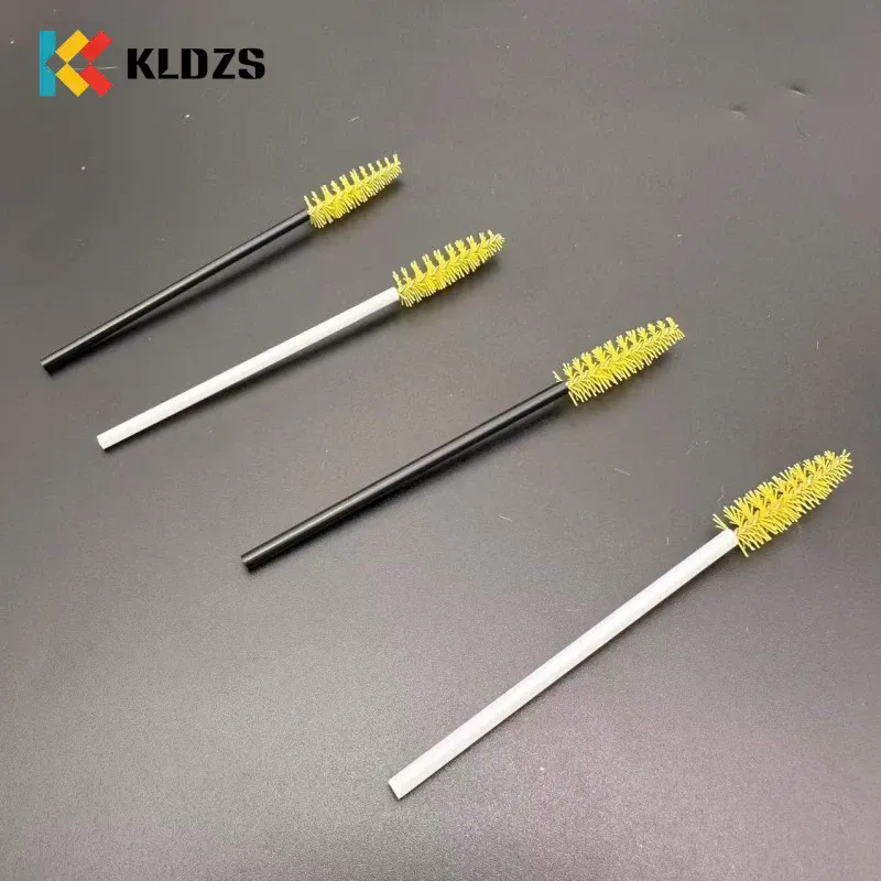 Cepillo desechable para cejas