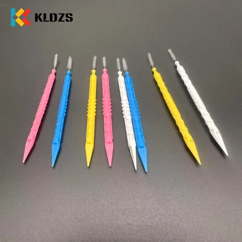 Cepillo interdental en forma de espina de pescado