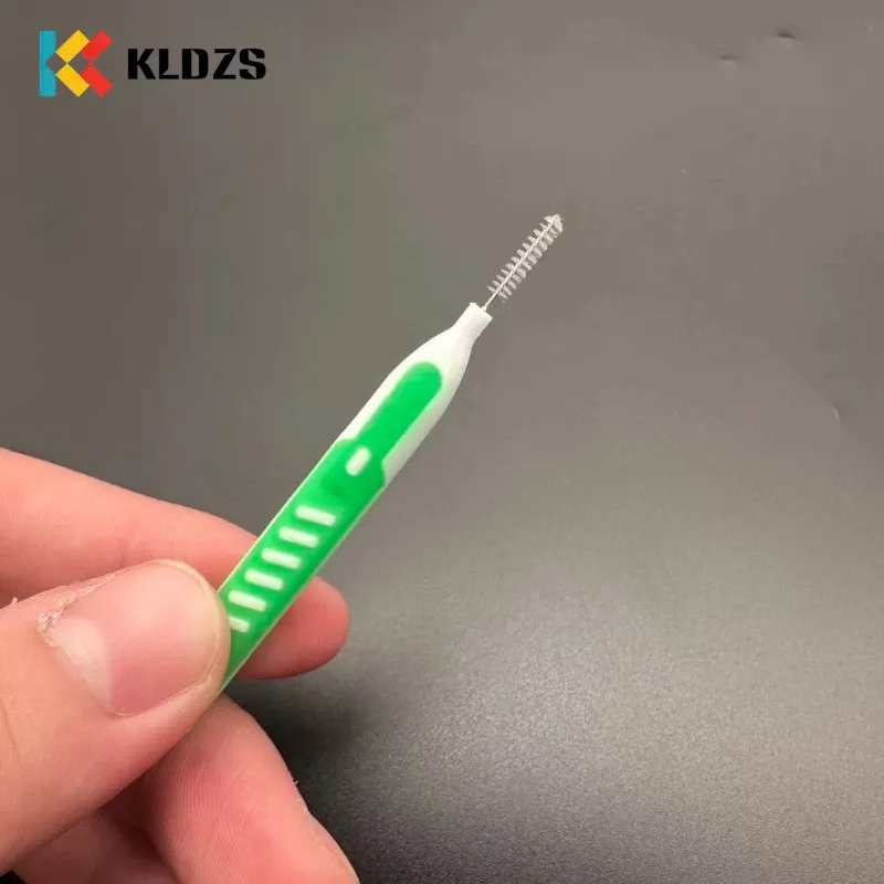 Cepillo Interdental Push-Pull